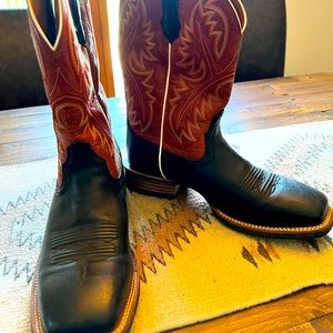 Size US 10.5 D Ariat cowboy boots